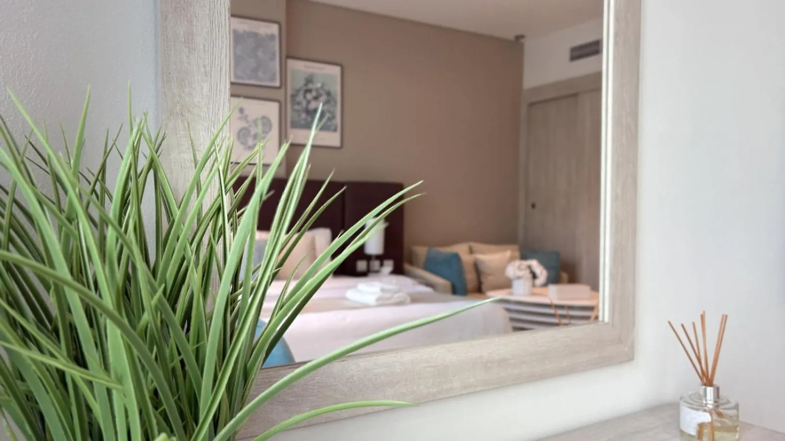 Apartment Seven Palm Studio A Sophisticated Retreat In The Heart Of Palm Jumeirah Dubai